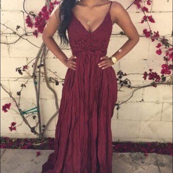 Dresses & Skirts - Backless maxi dress ❣️